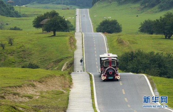 （美麗中國）（1）重慶武隆：避暑休閑游升溫