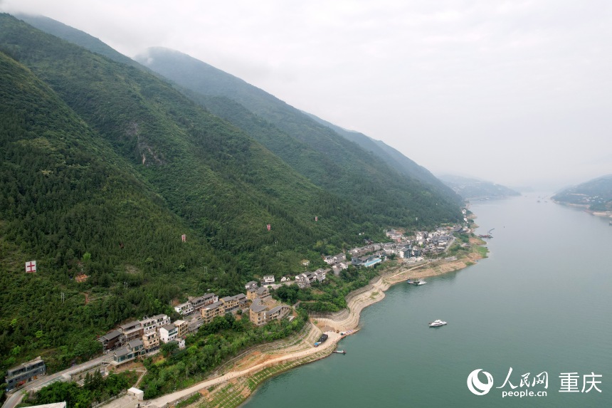 位于長江南岸的三峽里·竹枝村。人民網(wǎng)記者 劉政寧攝