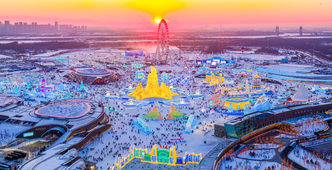 哈爾濱冰雪大世界迎來“開門紅”。人民網(wǎng)記者 蘇靖剛攝