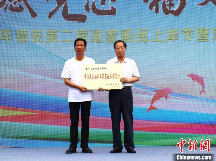 溪邳村獲“中國連家船民上岸富起來示范村”榮譽稱號?！×珠派?攝