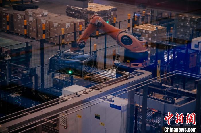 百威雪津啤酒莆田基地釀造幾乎都由自動化生產(chǎn)線完成，年產(chǎn)能達200萬噸?！±钅宪?攝