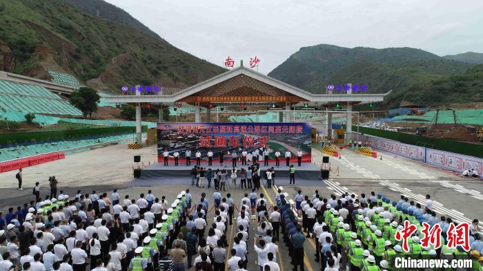 世界遺產(chǎn)哈尼梯田試通高速公路預計年底連通中越邊境