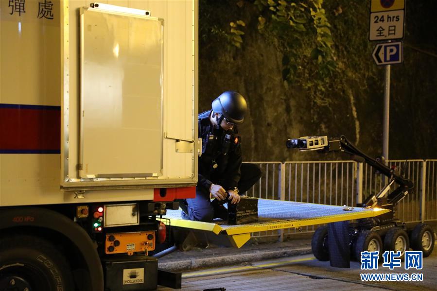 （港澳臺(tái)&middot;香港故事&middot;圖文互動(dòng)）（2）用手觸摸二戰(zhàn)炸彈的人——訪香港警方拆彈專家